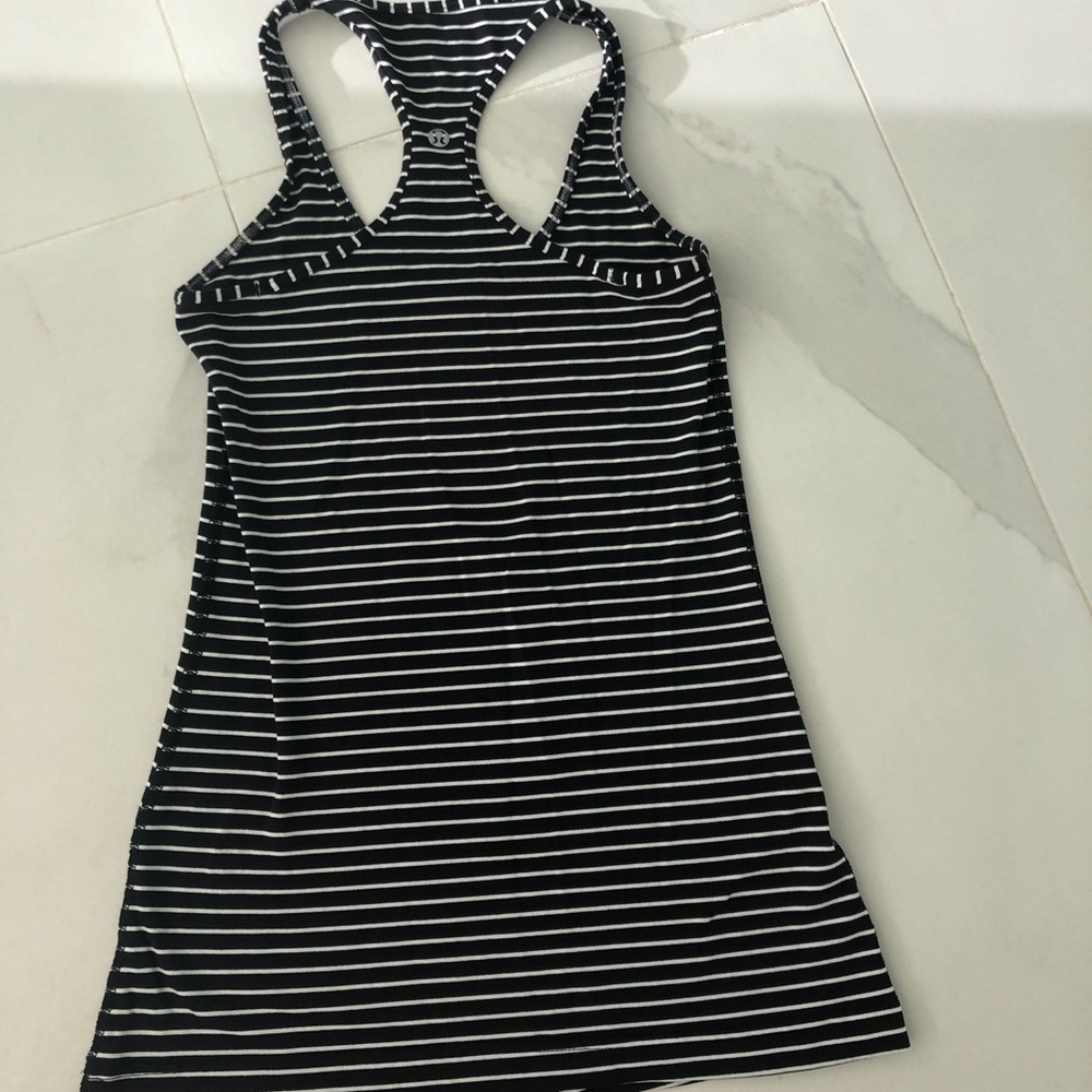 Lululemon tanks size 6 excellent condition Lot of 6
